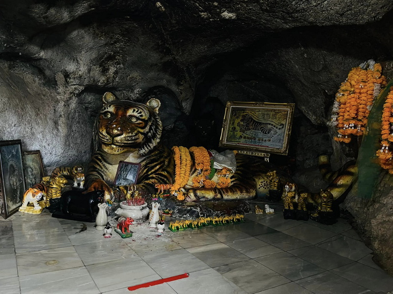 wat tham seua, wat tham seua Krabi, tiger cave temple, tiger cave temple krabi