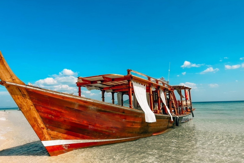 long tail boat, lipe tour inner zone, lipe tour, one day lipe tour, lipe island tour inner zone, lipe lsland tour, lipe tour outer zone, lipe tour east zone